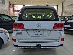 تۆیۆتا لاند کروزەر